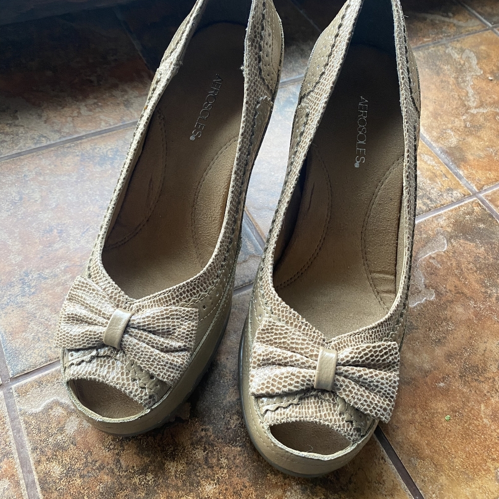 AEROSOLES Tan Heels